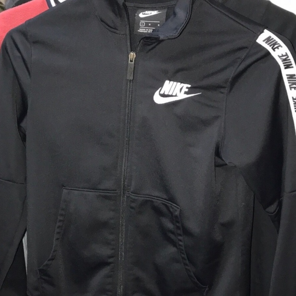 NIKE WINDBREAKER